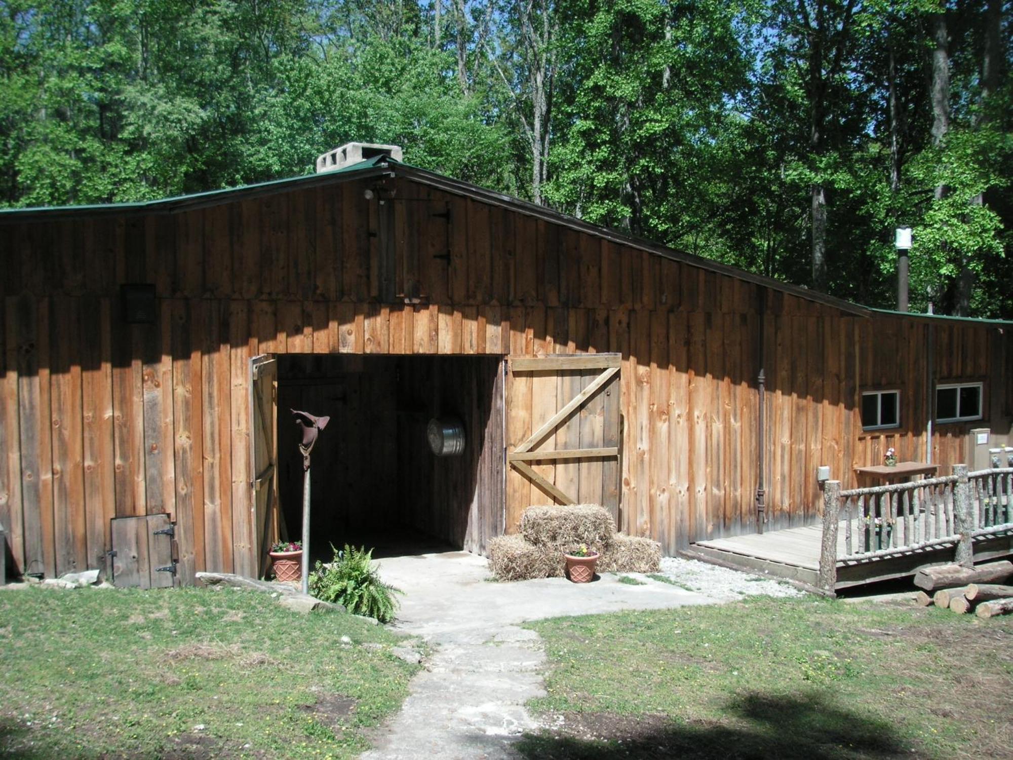 Arrowmont Stables & Cabins Cullowhee Exterior foto